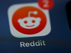 reddit alien logo